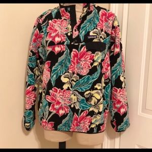 Women’s size medium Patagonia pull over